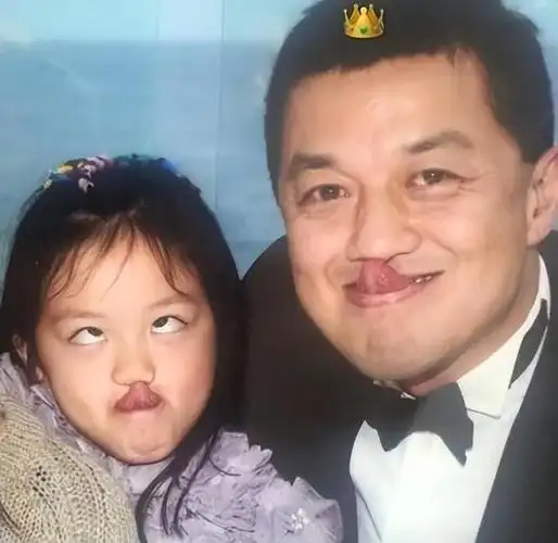 同是王菲的女儿,窦靖童和李嫣长得都像父亲,个性和妈妈一样独特