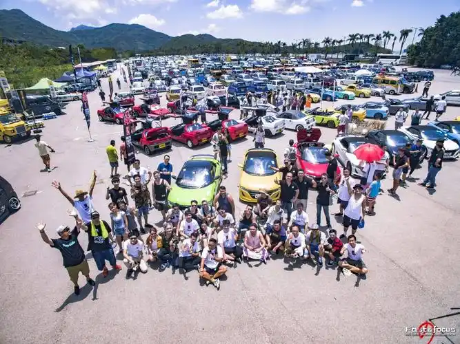 100多辆骚气改装车大聚会这是在大陆看不到的文化盛况
