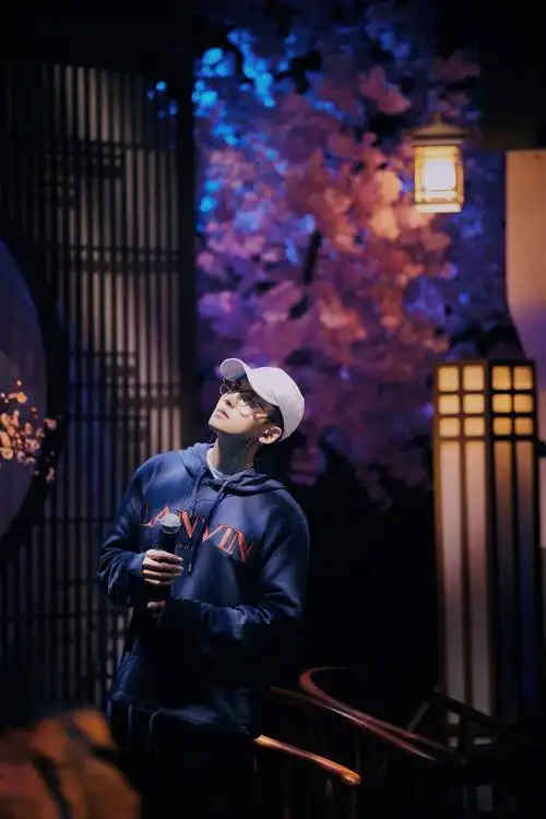 p>张哲瀚,1991年5月11日出生于江西省新余市,中国内地影视男演员