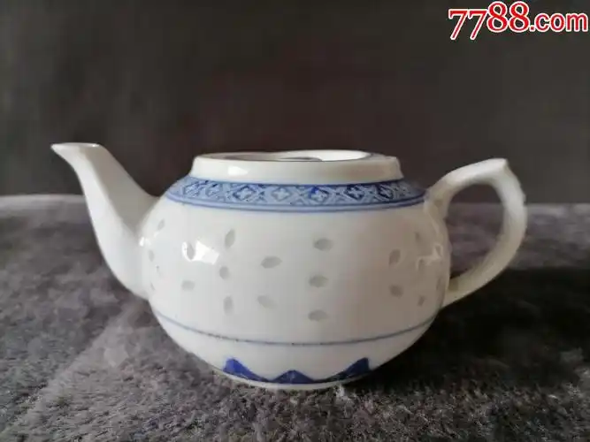 漂亮的567景德镇青花玲珑茶壶