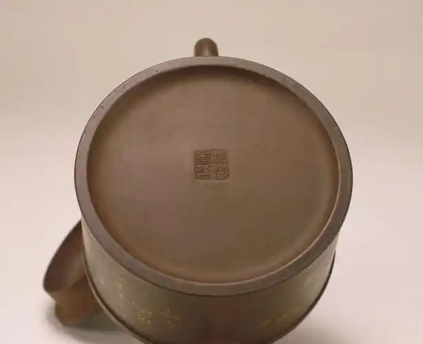 宜兴窑杨彭年款紫砂描金山水诗句壶