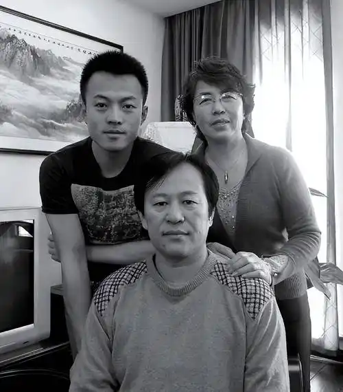 父亲是金牌编剧,媳妇是演员,他本不用担忧资源,甘愿从龙套做起_林家川