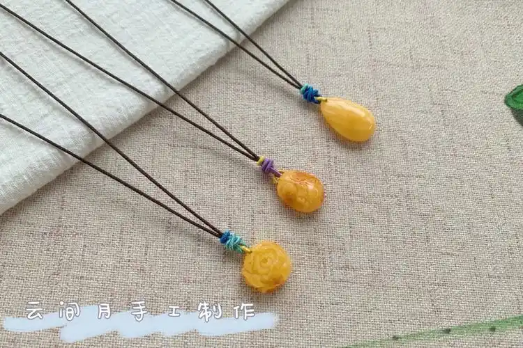 手工编织蜜蜡挂绳项链的钥匙链包挂