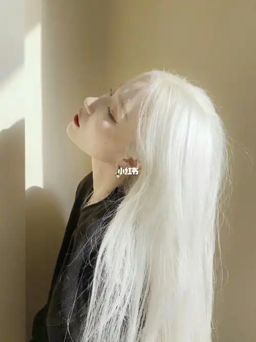 米白色发色推荐长春染头发长春接头发