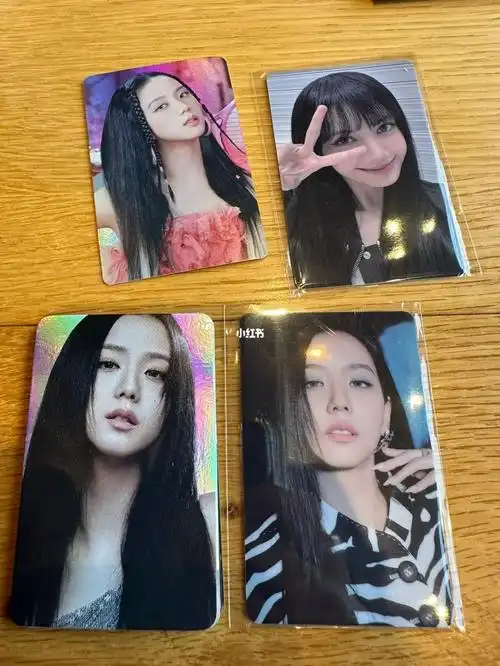 blackpink演唱会的小卡收集家