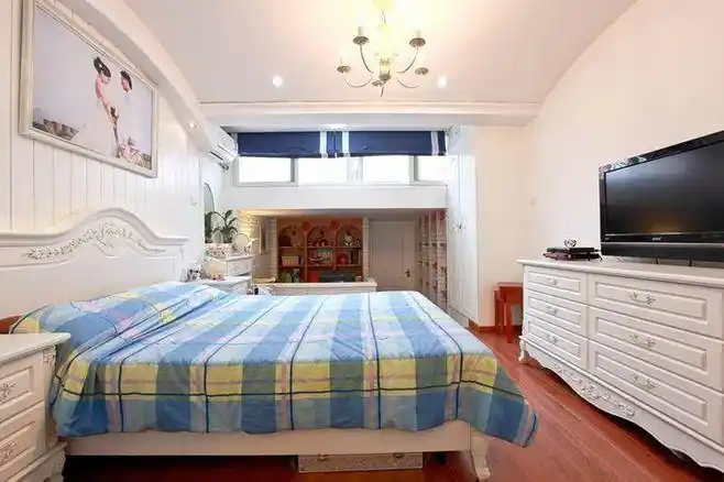 二房一厅小户型65平方米地中海风格家庭卧室床电视柜灯具装修效果图