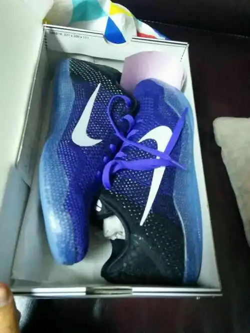 怎样把lbj1精英的鞋垫放进zk11中呀