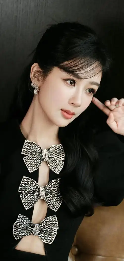 美女壁纸第2039期杨紫