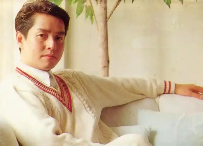 原创渣男始祖谭咏麟欺骗原配想丁克46岁时又出轨19岁粉丝养私生子