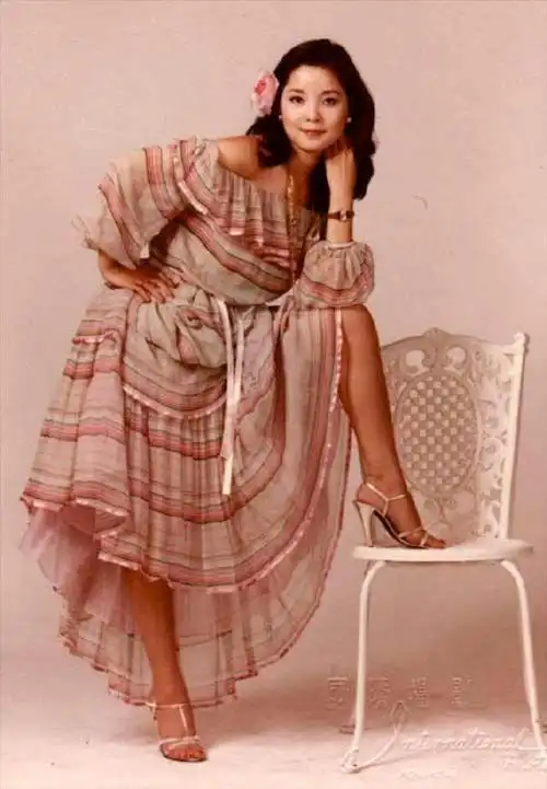 老照片:七十年代的邓丽君