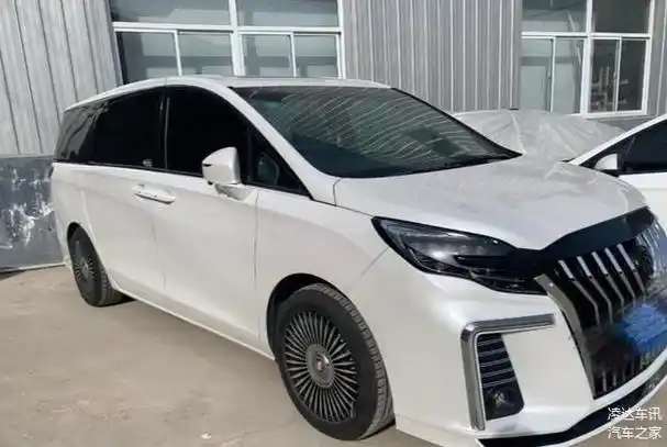 别克商务车的空间,那就没得说,主打的就是空间大,三排座椅,上下车轻松