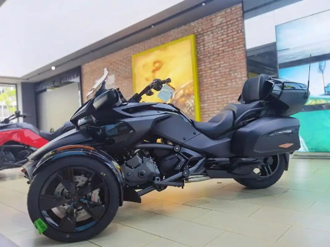 22款全新庞巴迪倒三轮spyder限量磨砂黑 22款全新庞巴迪倒三轮spyder