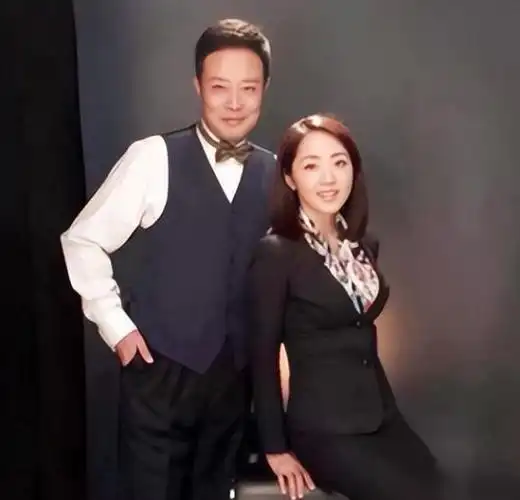央视主播杨丹:嫁给初恋,丁克15年愁坏婆婆,40岁生子幸福至今|宋祖英