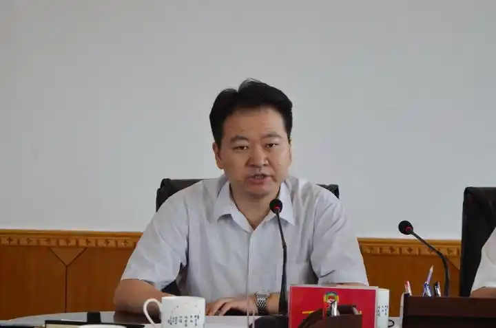 县委常委,副县长(常务)候选人丁克刚同志作政情通报