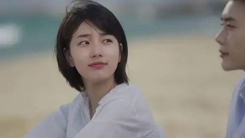 秀智,简直是用什么火什么,因此这次新推出的电视剧《当你沉睡时》也