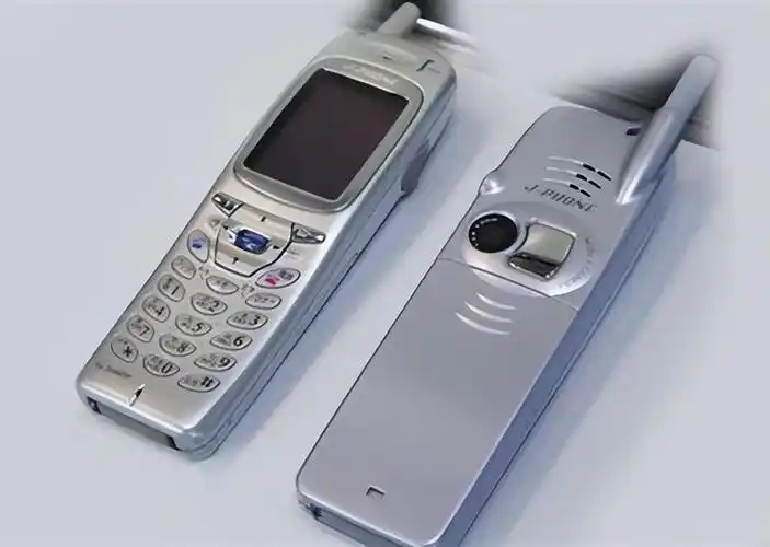 世界上第一款后置摄影头的手机——夏普j-sh04
