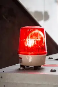 红色警报灯照片