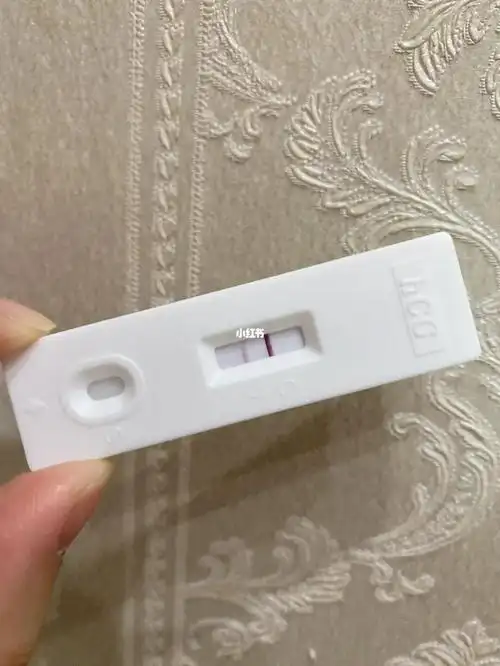 两条杠很明显了 应该是怀上了 快来接好运#验孕棒一深一浅  #怀孕备孕