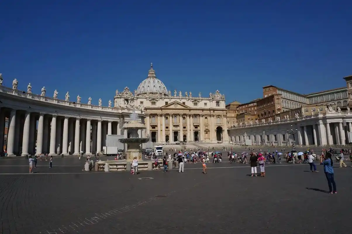 梵蒂冈圣彼得广场圣彼得大教堂