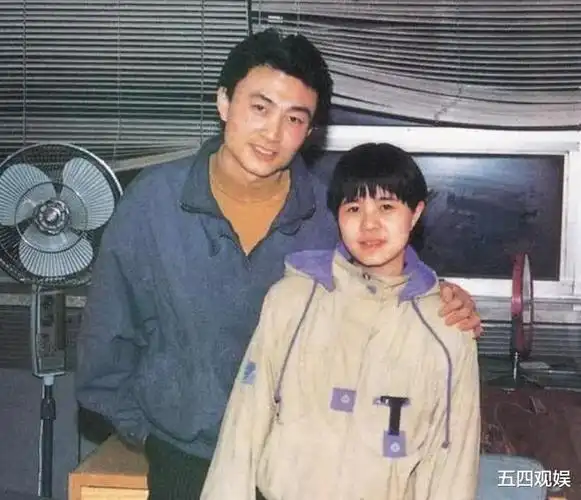 57岁金龟子刘纯燕升级当姥姥女儿14岁开始与丈夫谈恋爱终于开花结果