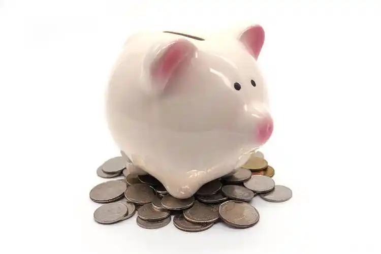 存钱罐_钱_白色背景_背景_高清图片_全景视觉