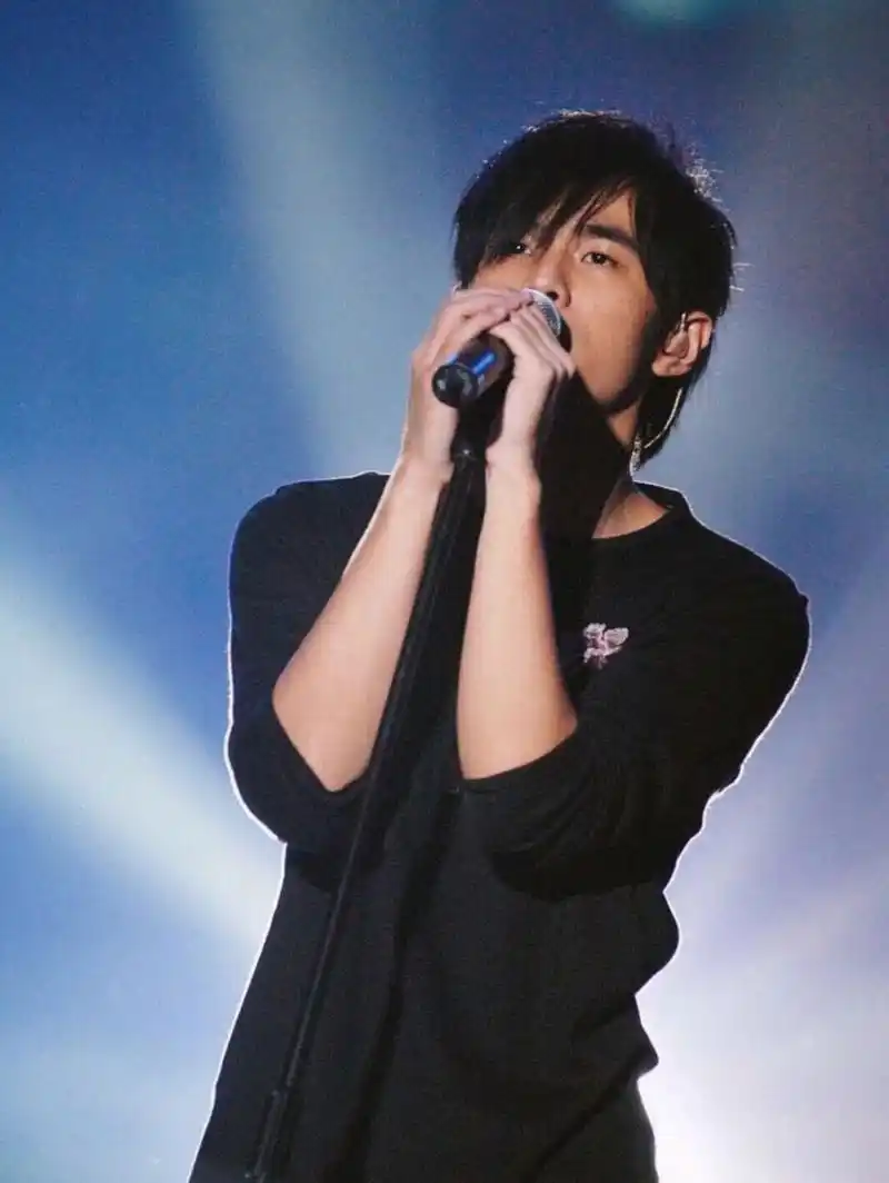 周杰伦演唱会背景图头像 周杰伦头像背景图封面