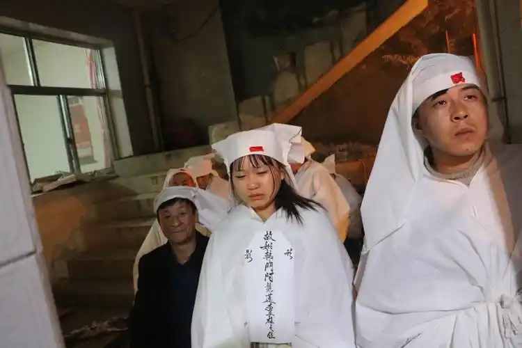 农村老人去世了丧葬的习俗