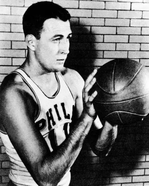 他是"跳投"的发明者,曾单场狂刷100多分,在睡梦中安然辞世