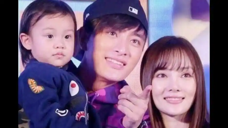 李小璐工作室宣布怀上二胎带甜馨探班贾乃亮力破不和传言