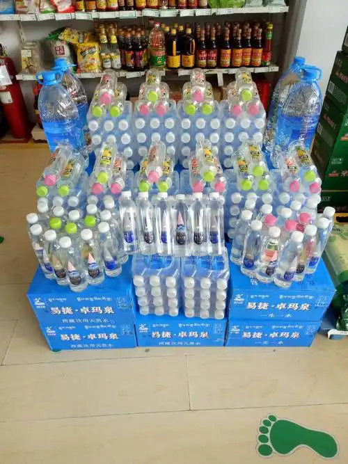 兖州8站和28站配有手绘海报!兖州23站室内陈列两个堆头