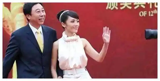 冯巩的老婆,窈窕清丽,美得令人心生艳羡,简直太惊艳了!