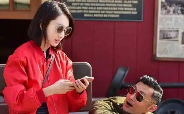 周冬雨有新恋情?余文乐不回应,男友和窦骁长得有点像!_祝福_爱情_年龄