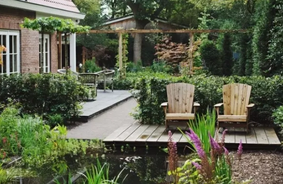 私人独栋别墅花园设计的通道绿色植物配搭是十分关键的,别墅庭院设计