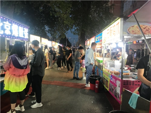 黑大夜市成多所高校毕业生的"青春记忆"_腾讯新闻