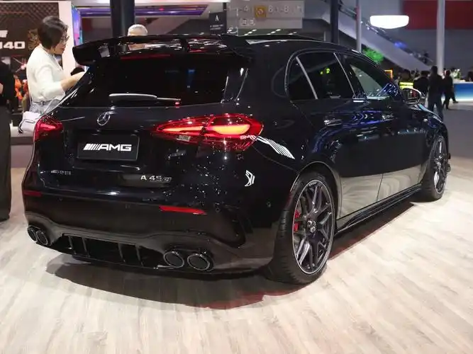 运动感进一步增强中期改款奔驰amga45s广州车展实拍图曝光