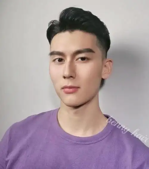 适合自然卷的男生短发图片运用发质特性来做剪裁烫整才完美