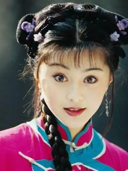 范冰冰72岁父亲参加网红婚礼,行为引发争议