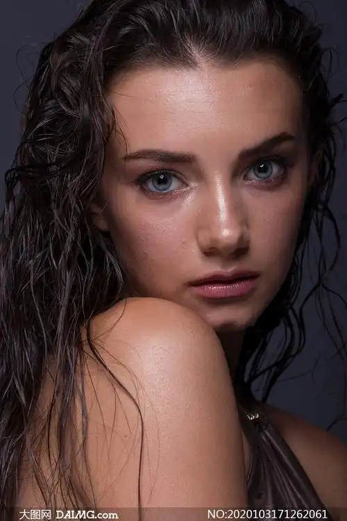 黑色秀发香肩美女人物摄影原片素材_大图网图片素材