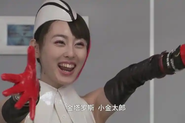 假面骑士电王第11集送霞草的神秘人究竟是谁