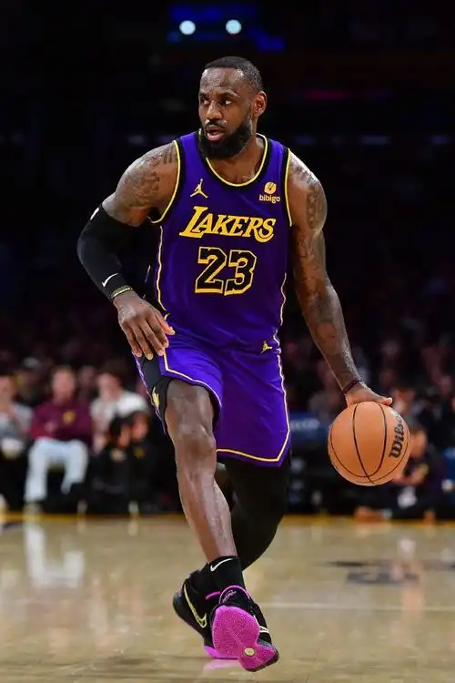 詹姆斯助攻上双的话湖人的进攻非常猛