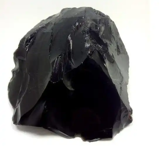 黑曜石归属于火成岩的一种,不算是水晶,水晶是晶体,黑曜的成分尽管是