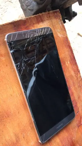 美酒屏幕碎了,换了mate30再战3年