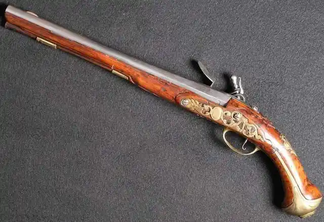 欧洲经典燧发枪,18世纪法国骑兵军官专用,威力强劲,精美漂亮