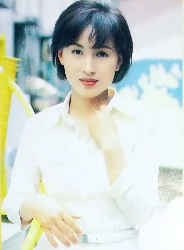 亚视一姐陈秀雯:被渣男骗3000万,和妹妹断交,她到底经历了什么