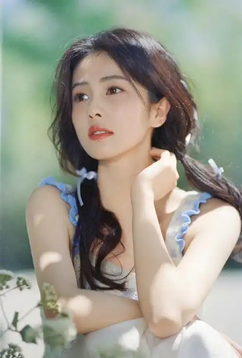 现在整个人都透着一种从容不迫,温柔而坚定!