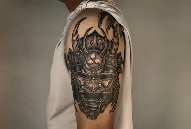 甲胄遮盖旧纹身纹身图片手臂肩部欧美写实新传统纹身图案