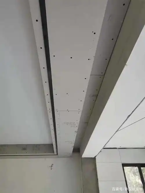 石膏板吊顶镶嵌黑色不锈钢线条