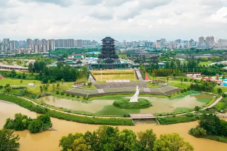 汉中盆地比关中平原好,汉中气候湿润,物产丰富,江南水乡,汉中一年四季