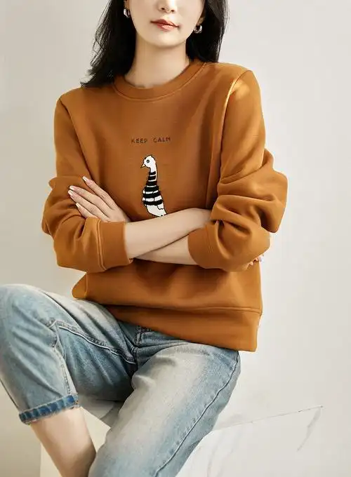 通勤好状态! 休闲惬意立体"大白鹅"圆领棉混纺卫衣mlwye18256