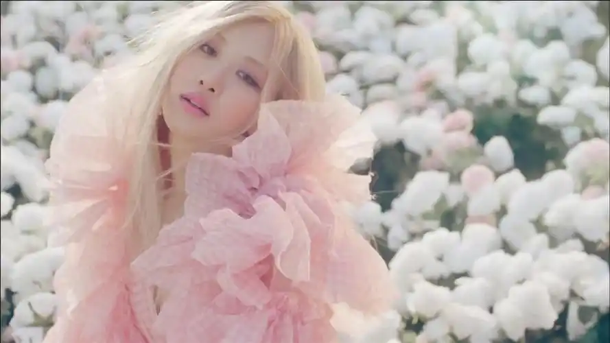 朴彩英solo出道曲《on the ground》mv公开,姐姐嗓音太绝了